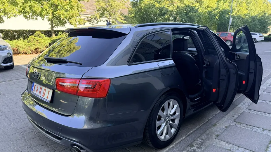 AUDI A6 -