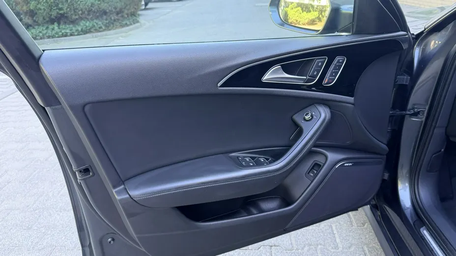 AUDI A6 -