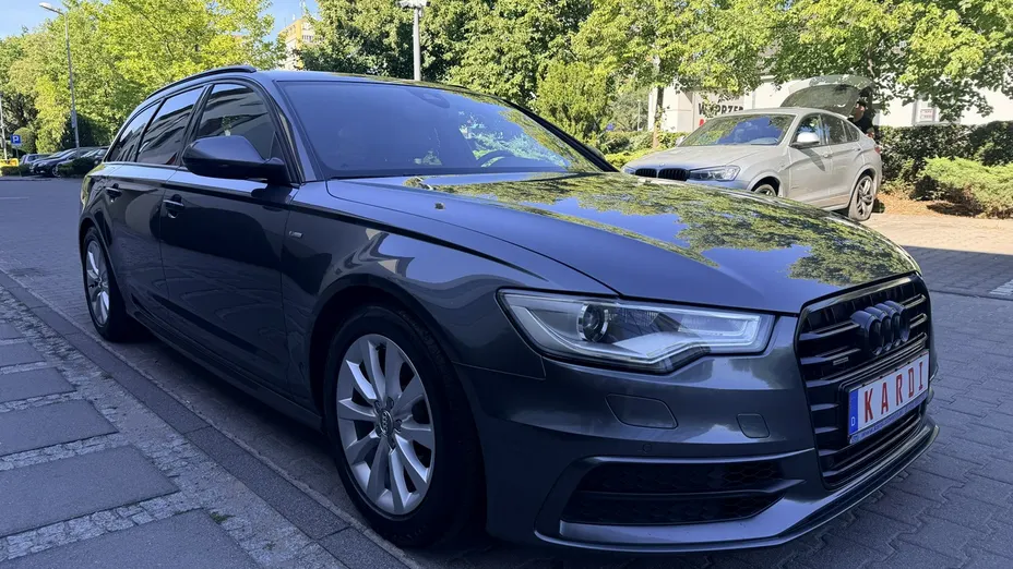 AUDI A6 -