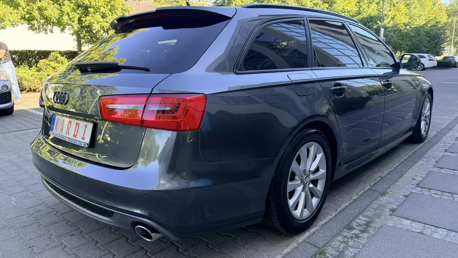 AUDI A6 -