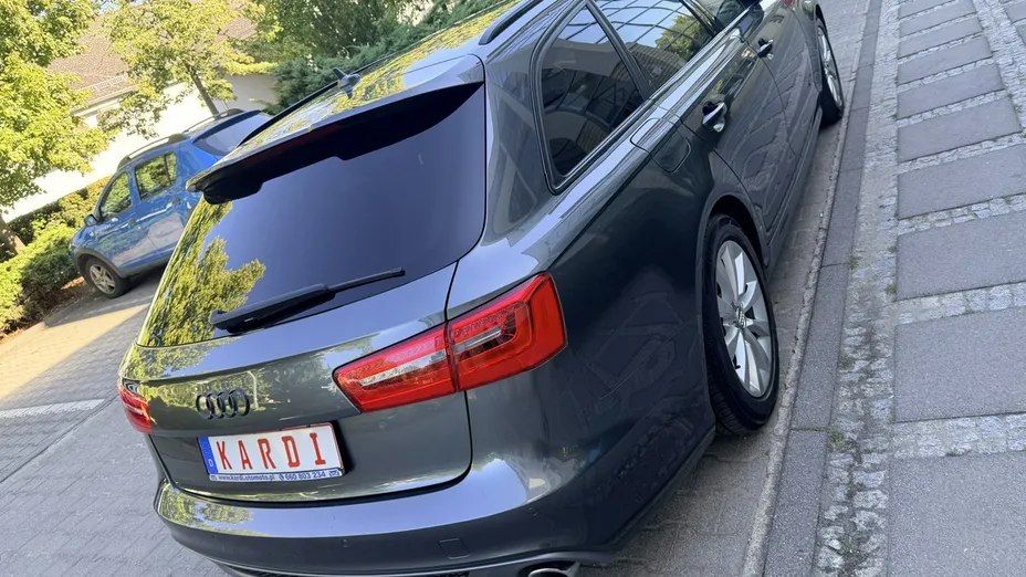 AUDI A6 -