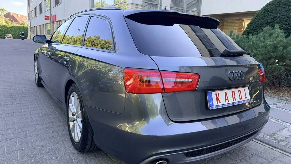 AUDI A6 -