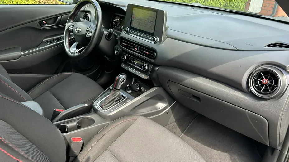 HYUNDAI Kona -