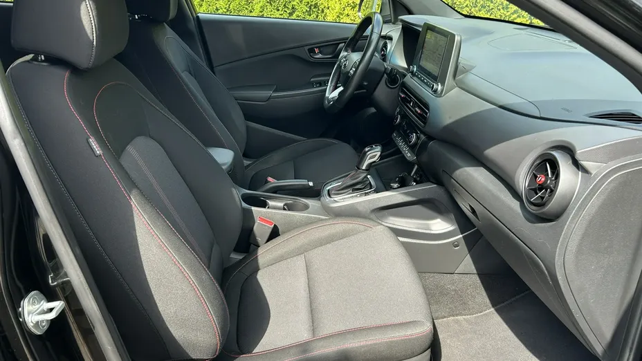 HYUNDAI Kona -