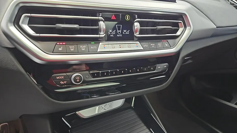 BMW iX3 -