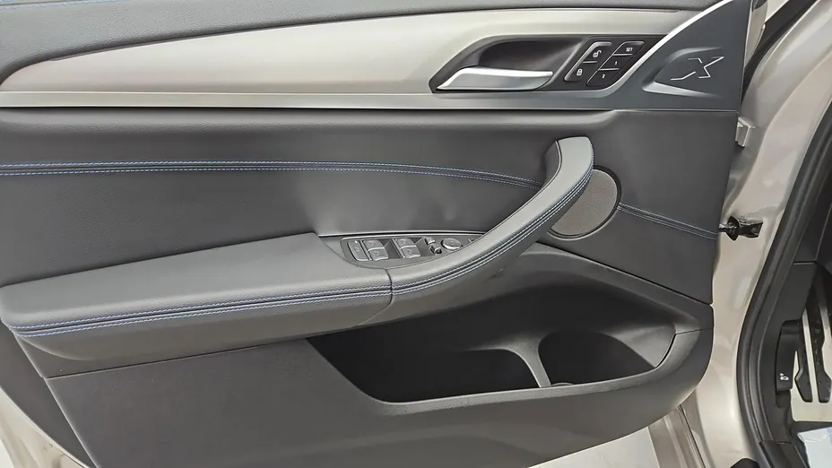 BMW iX3 -