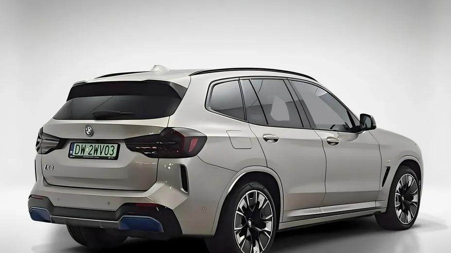 BMW iX3 -