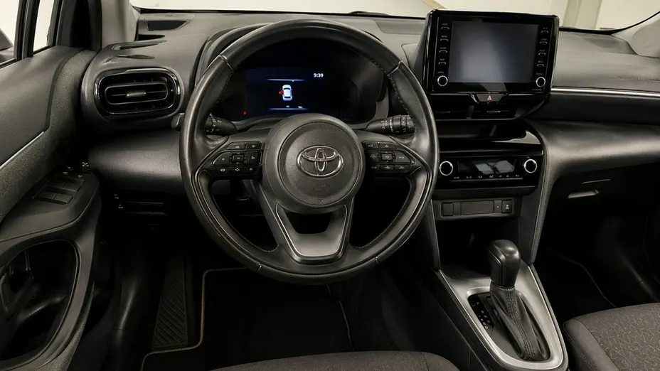 TOYOTA Yaris Cross -
