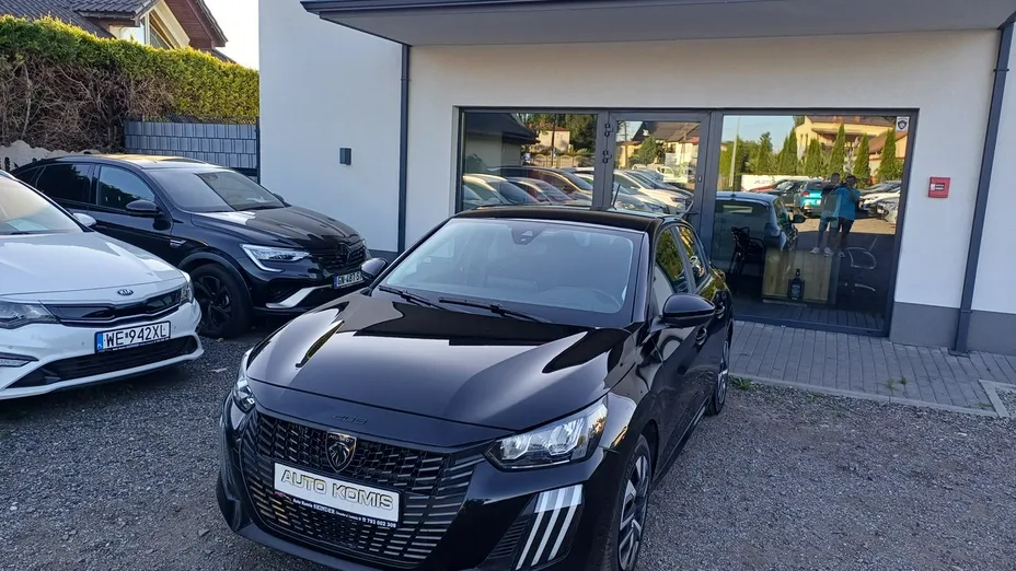 PEUGEOT 208 -