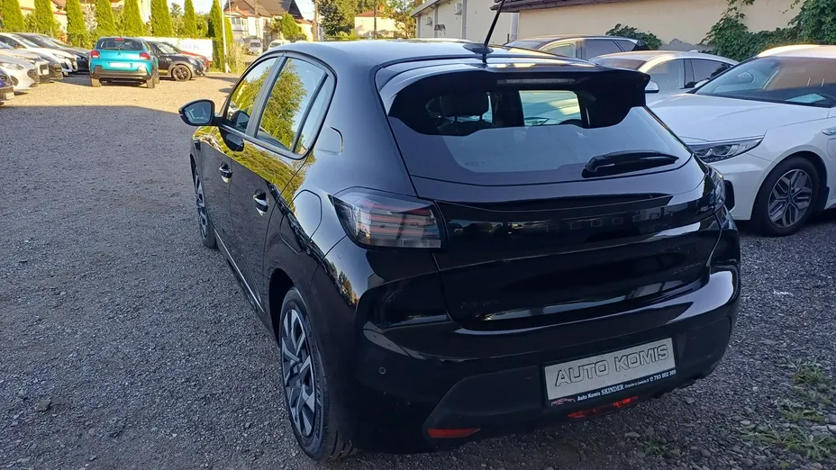 PEUGEOT 208 -