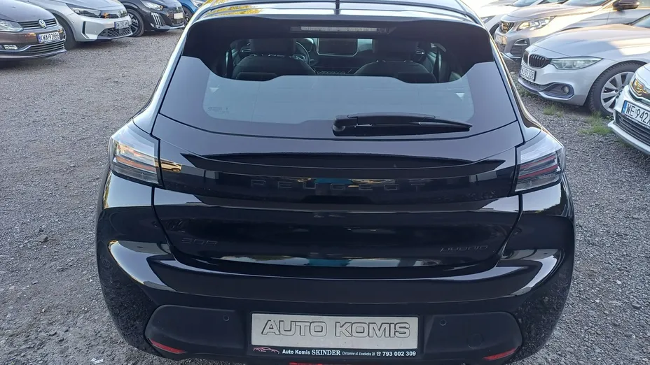 PEUGEOT 208 -