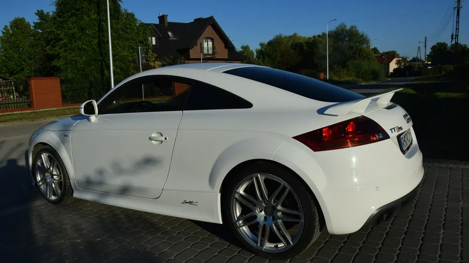 AUDI TT -