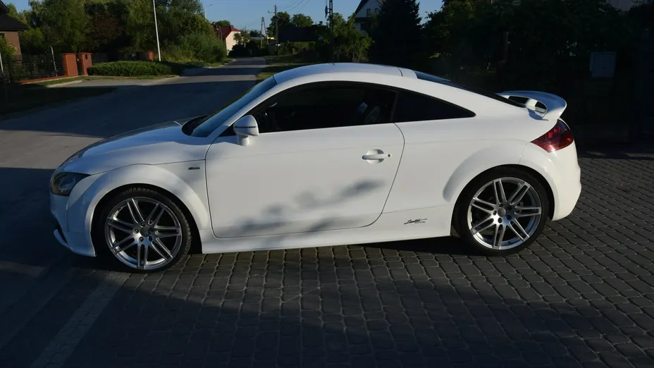 AUDI TT -