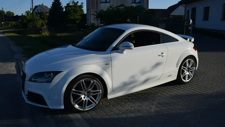 AUDI TT -