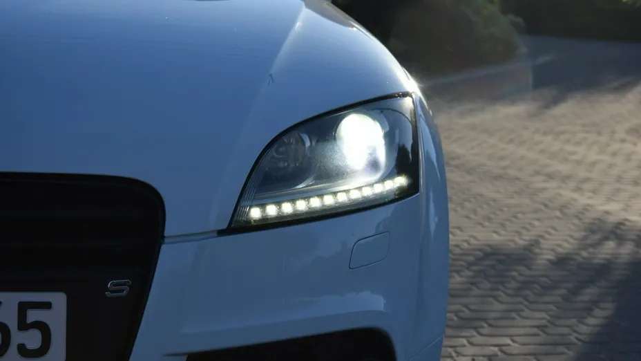 AUDI TT -
