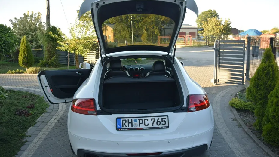 AUDI TT -