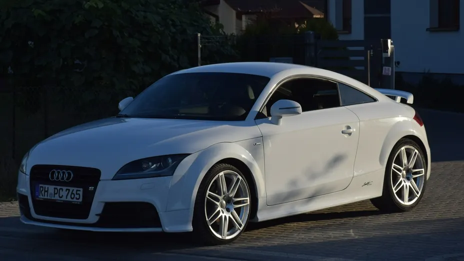 AUDI TT -