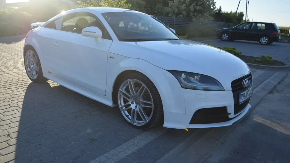 AUDI TT -