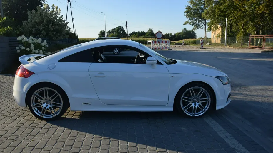 AUDI TT -