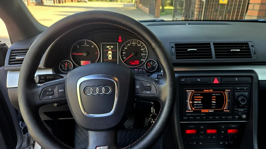 AUDI A4 -