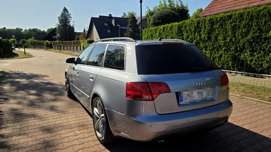 AUDI A4 -