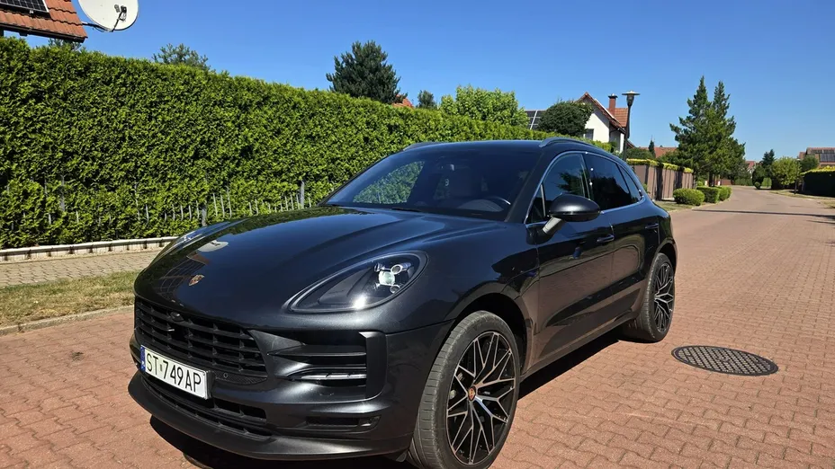 PORSCHE Macan -