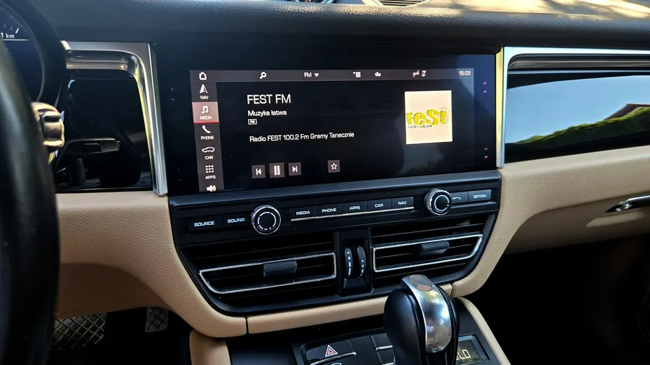 PORSCHE Macan -