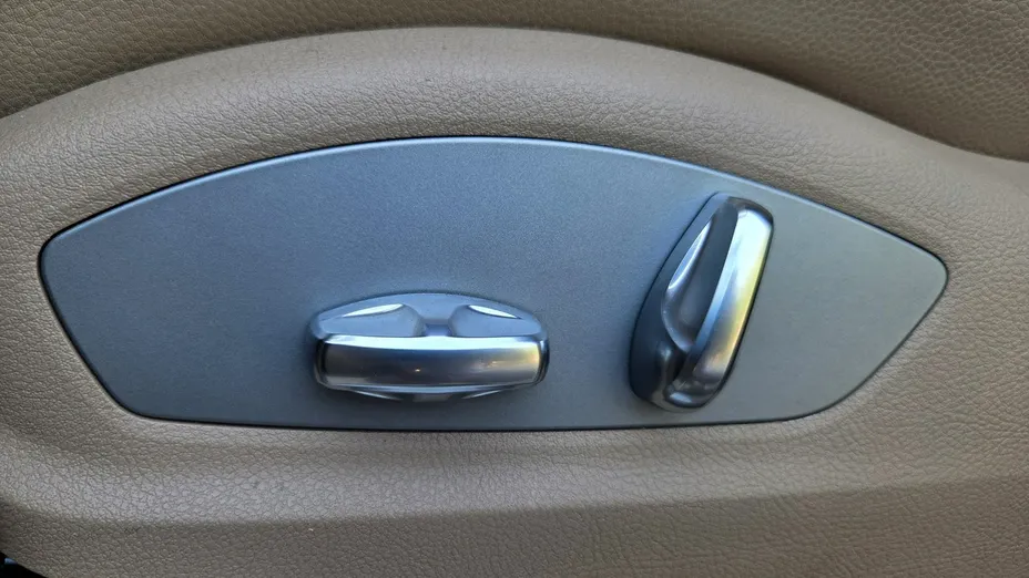 PORSCHE Macan -