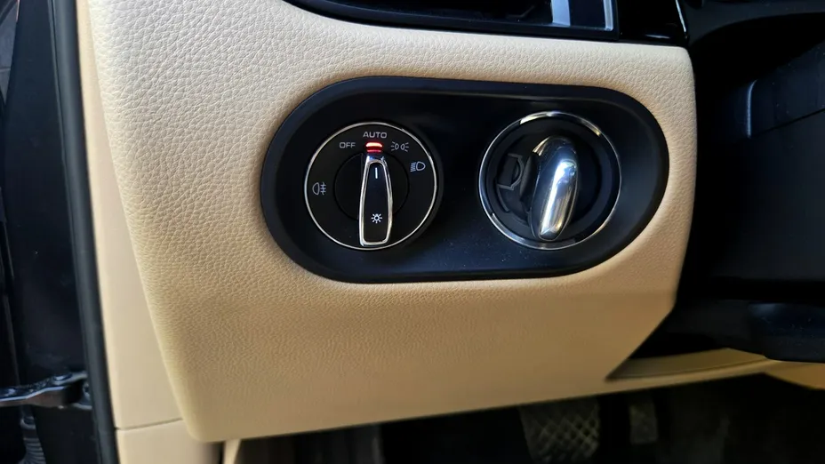 PORSCHE Macan -