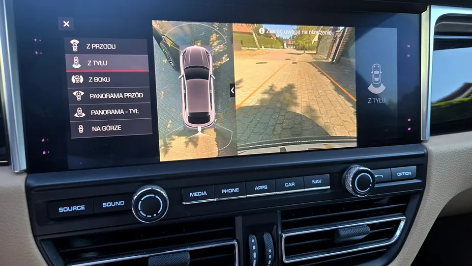 PORSCHE Macan -
