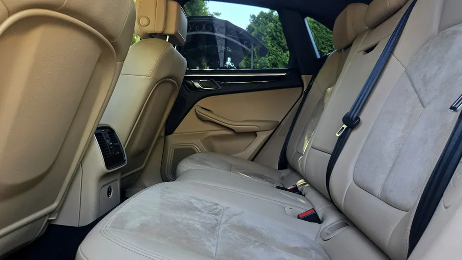 PORSCHE Macan -