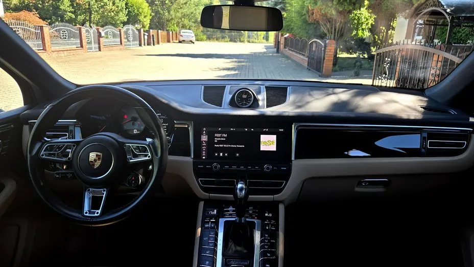 PORSCHE Macan -