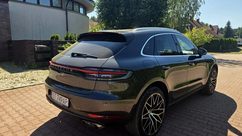 PORSCHE Macan -