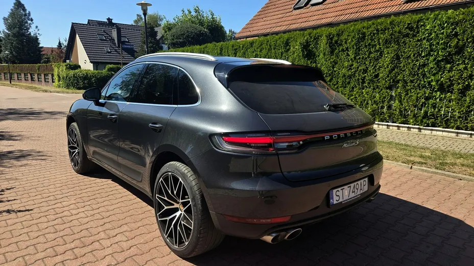 PORSCHE Macan -