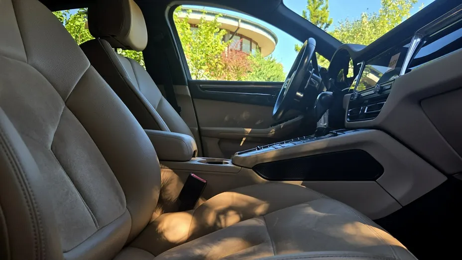 PORSCHE Macan -