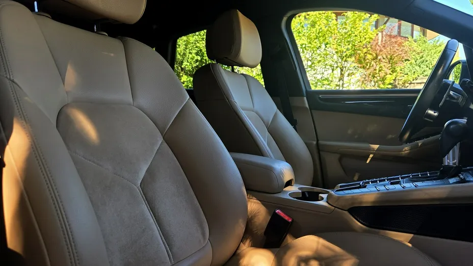 PORSCHE Macan -
