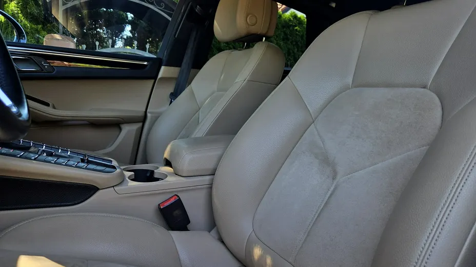 PORSCHE Macan -