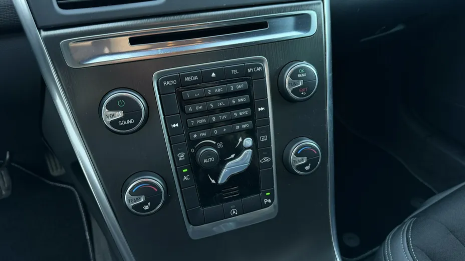 VOLVO XC60 -