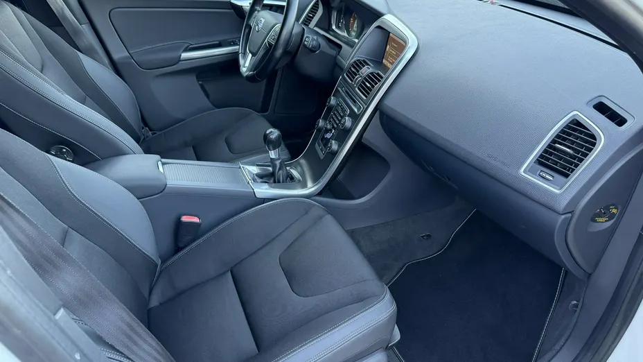 VOLVO XC60 -