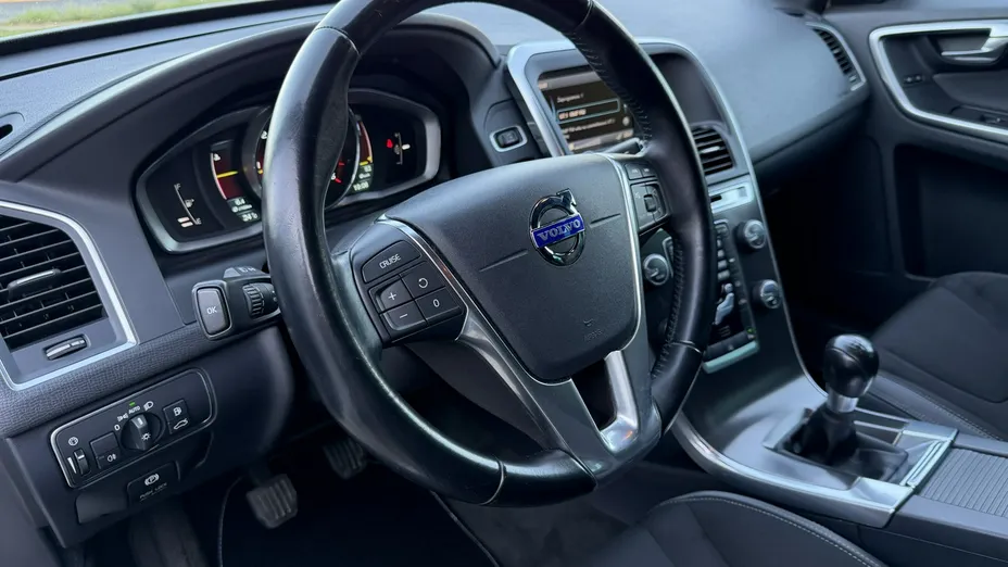 VOLVO XC60 -