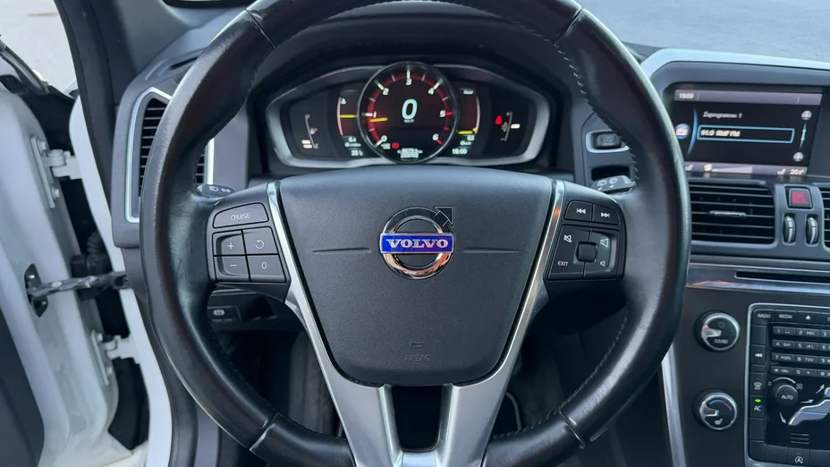 VOLVO XC60 -