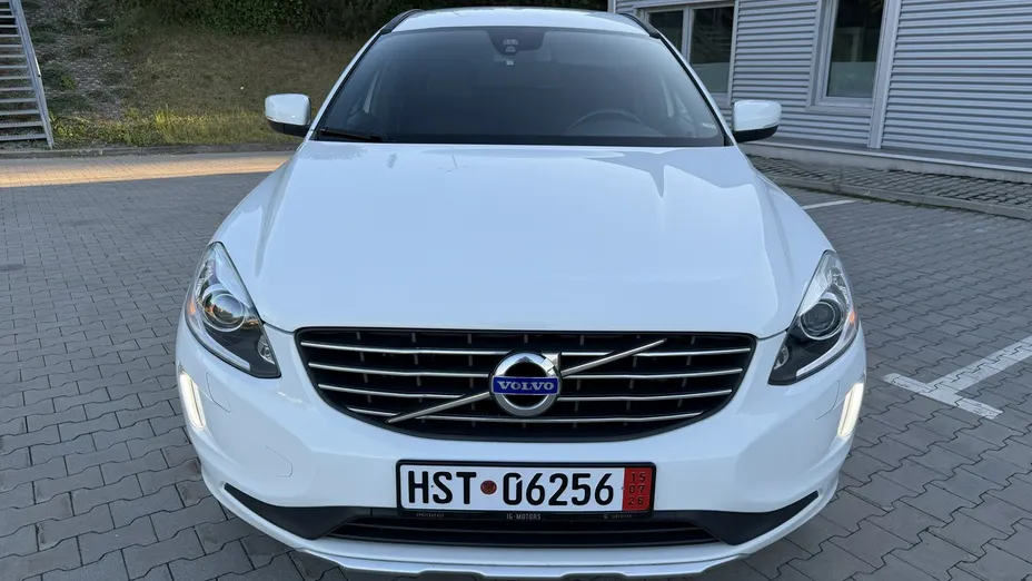 VOLVO XC60 -