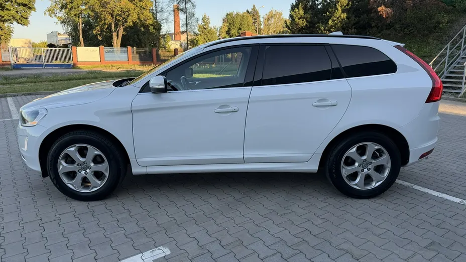 VOLVO XC60 -
