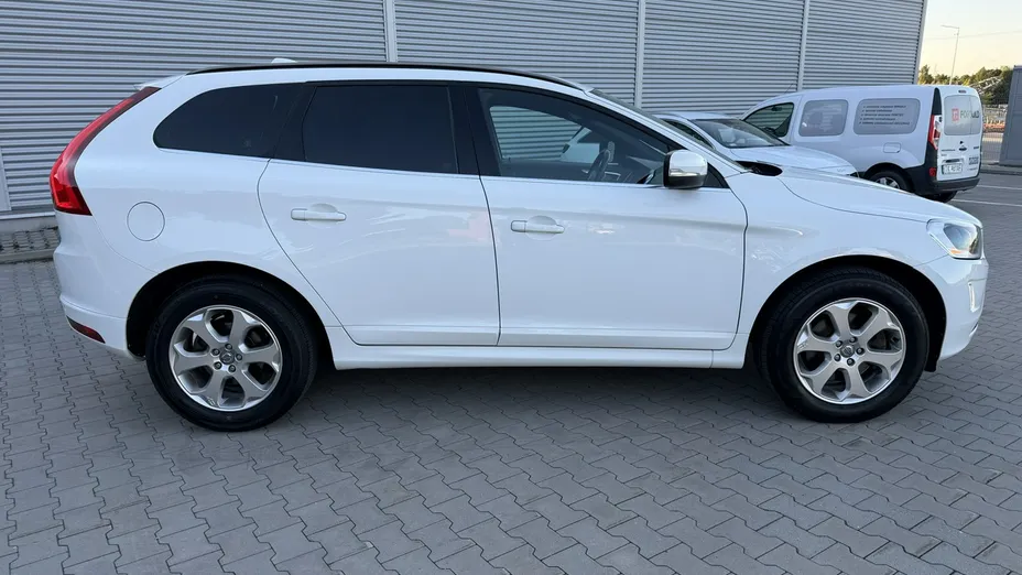 VOLVO XC60 -