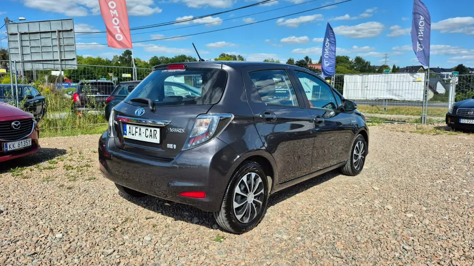 TOYOTA Yaris -