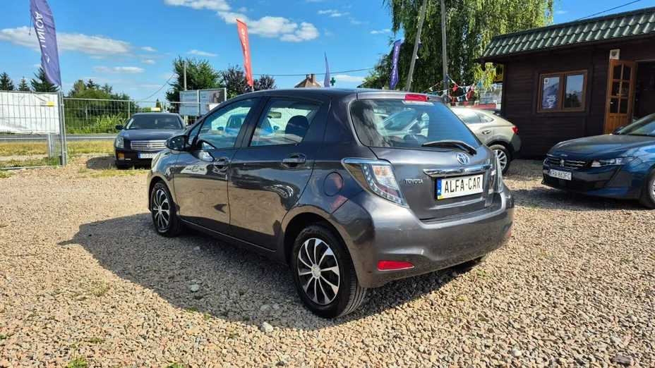 TOYOTA Yaris -