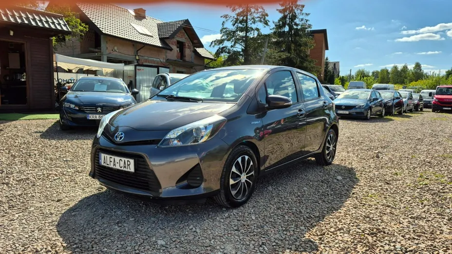 TOYOTA Yaris -