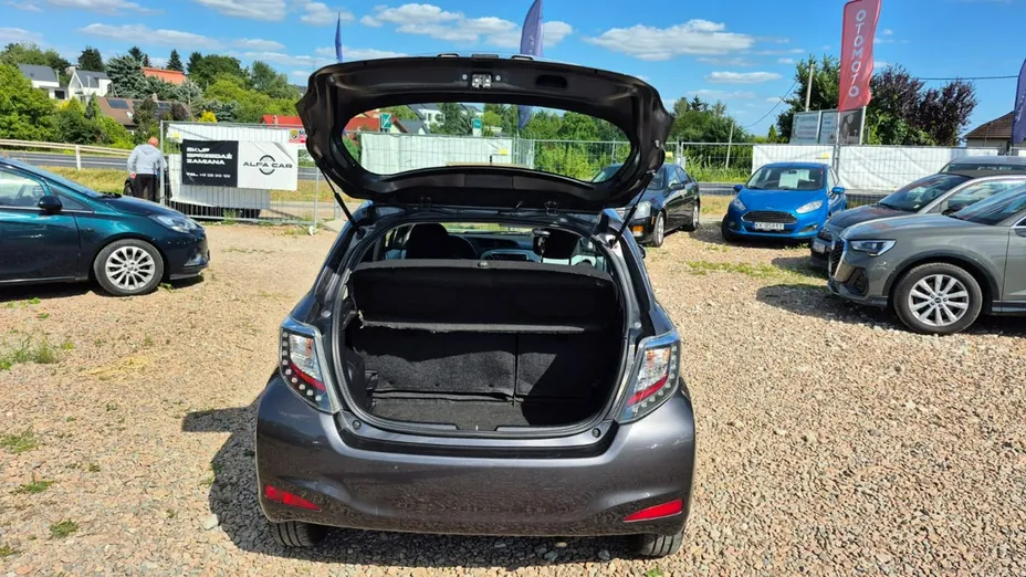 TOYOTA Yaris -