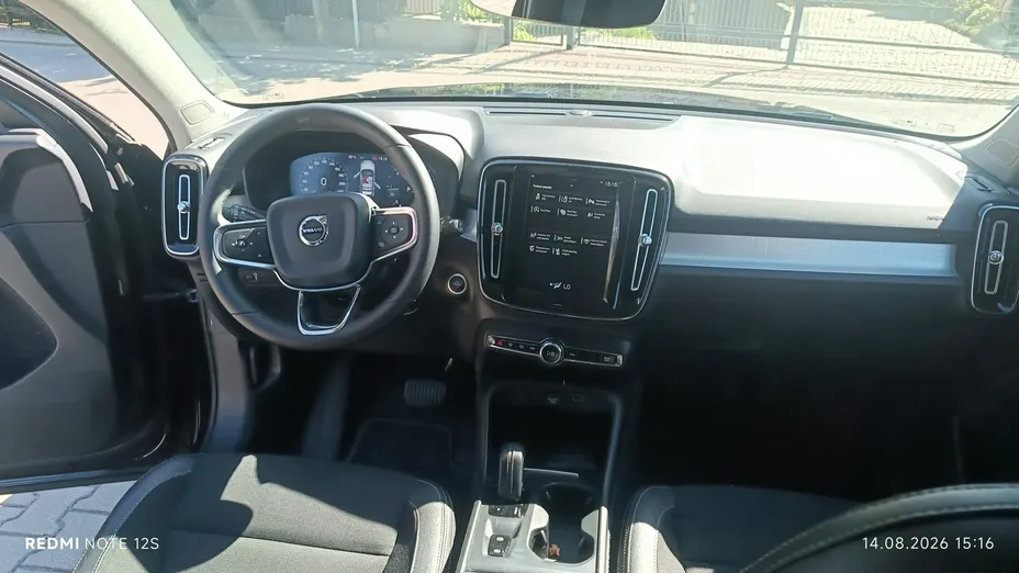 VOLVO XC40 -