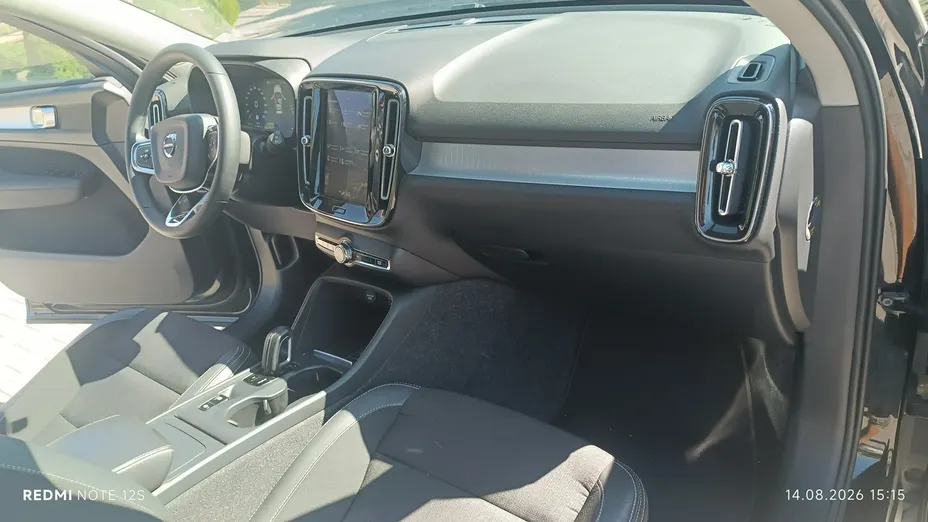 VOLVO XC40 -